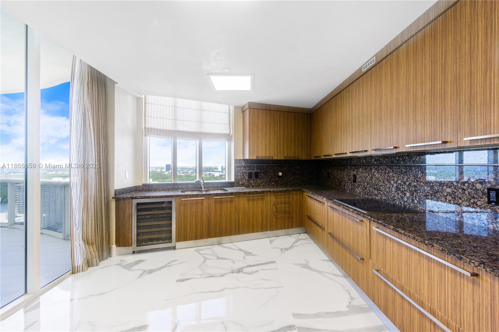 See details 2606 2 / 4 2558 sq. ft. $ 2025-08-27 0 Photo