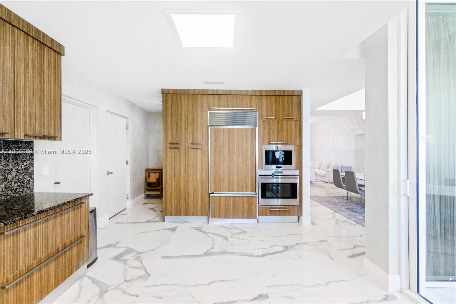 See details 2606 2 / 4 2558 sq. ft. $ 2025-08-27 0 Photo