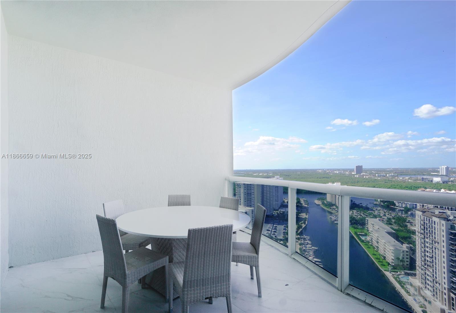 See details 2606 2 / 4 2558 sq. ft. $ 2025-08-27 0 Photo