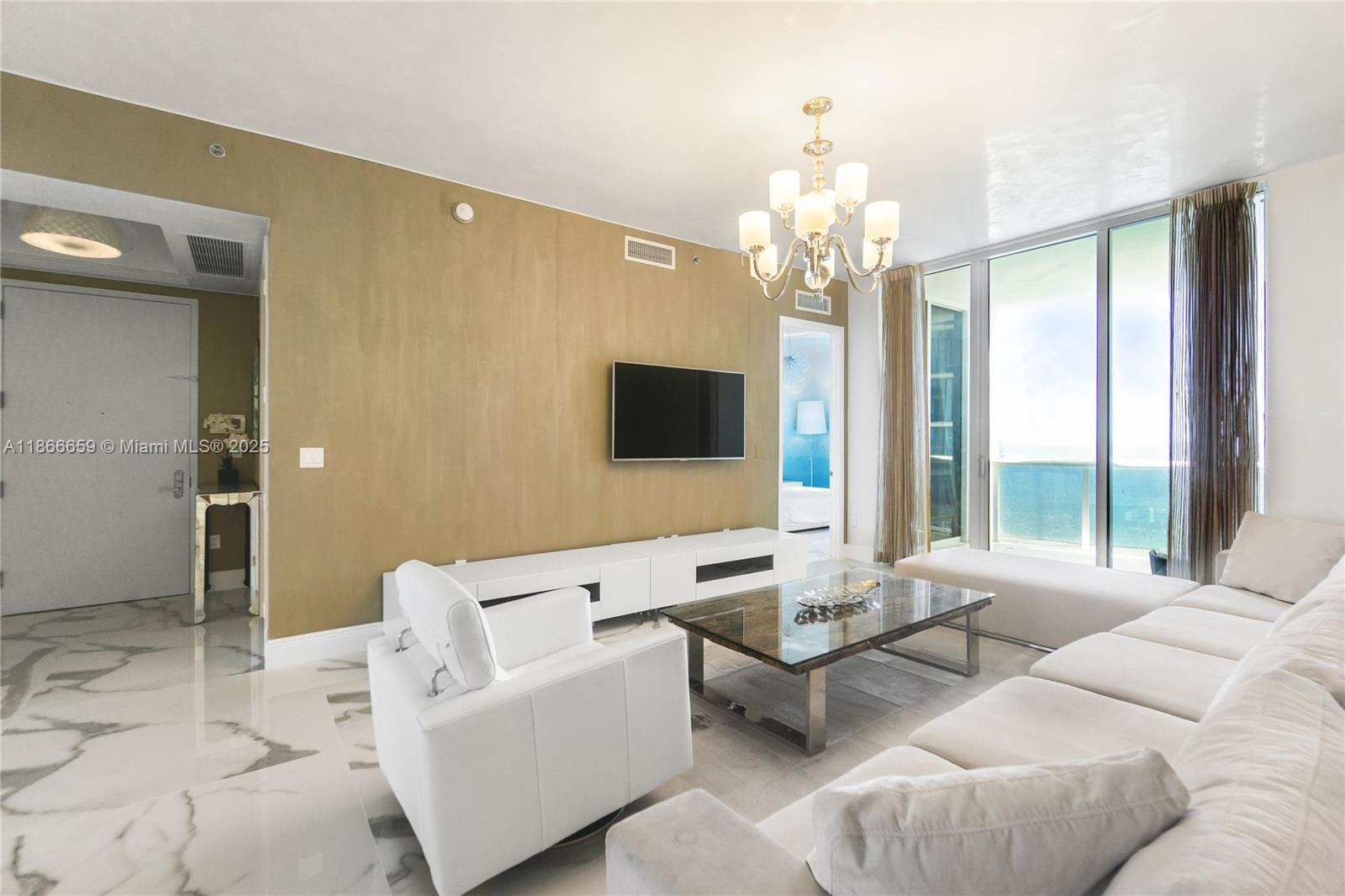 See details 2606 2 / 4 2558 sq. ft. $ 2025-08-27 0 Photo