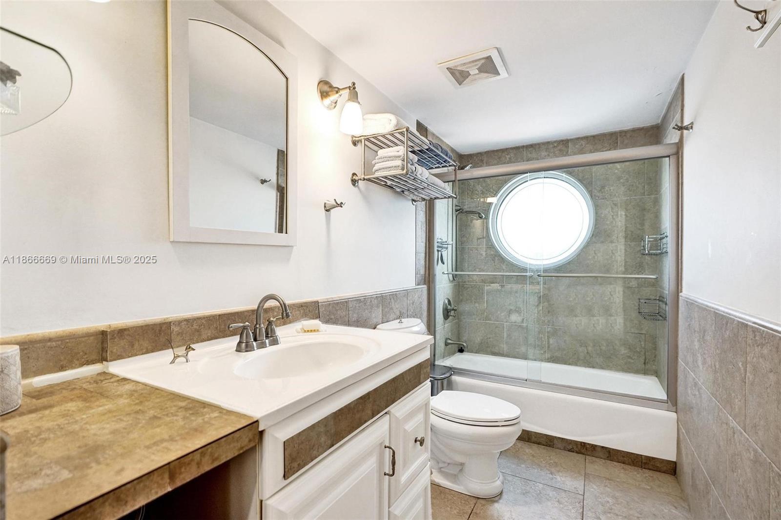 1909 3 / 3 1950 sq. ft. $ 2025-08-27 0 Photo