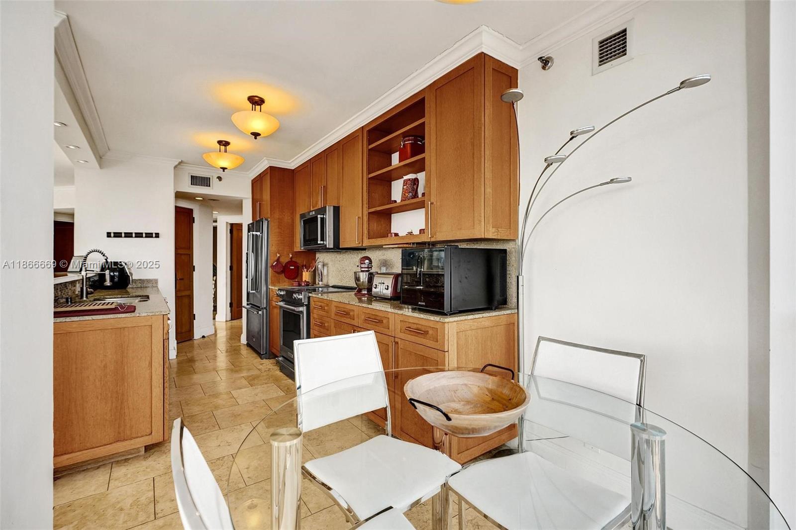 1909 3 / 3 1950 sq. ft. $ 2025-08-27 0 Photo