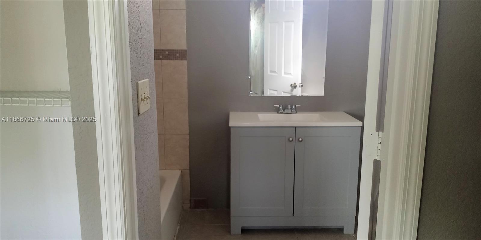   /   sq. ft. $ 2025-08-27 0 Photo
