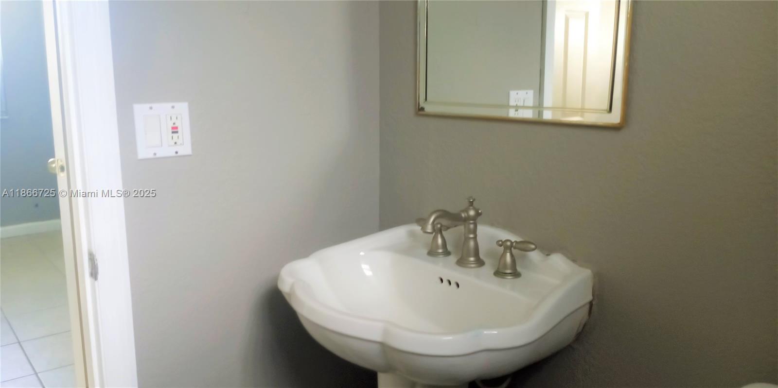   /   sq. ft. $ 2025-08-27 0 Photo