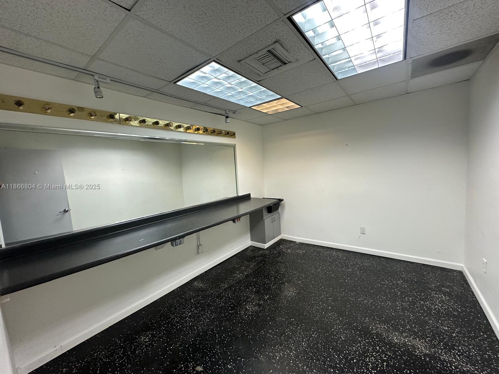 See details / sq. ft. $ 2025-08-27 0 Photo