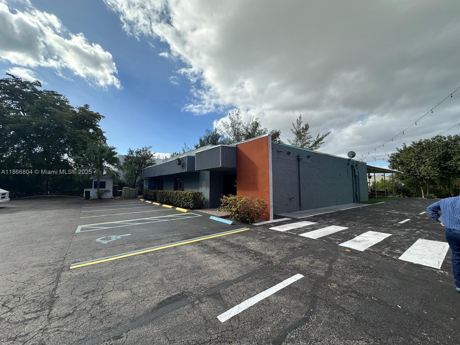 See details / sq. ft. $ 2025-08-27 0 Photo