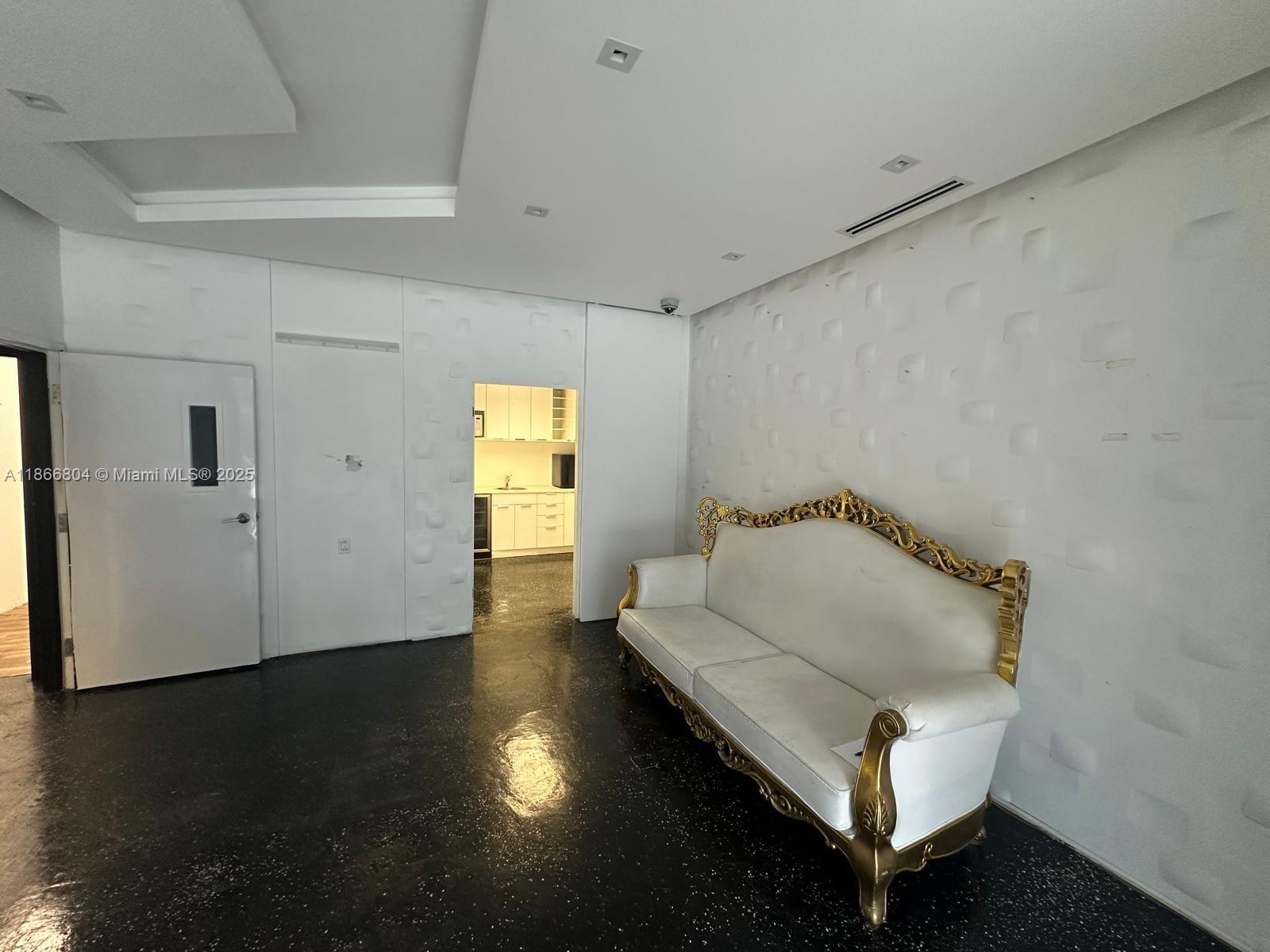 See details / sq. ft. $ 2025-08-27 0 Photo