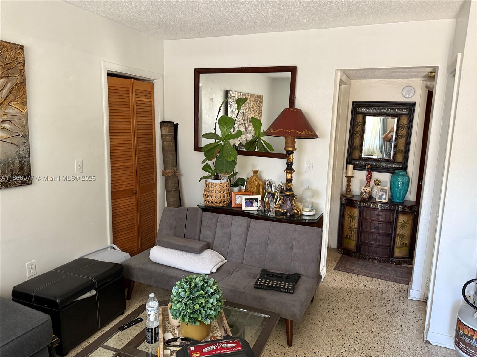 See details / 3264 sq. ft. $ 2025-08-27 0 Photo
