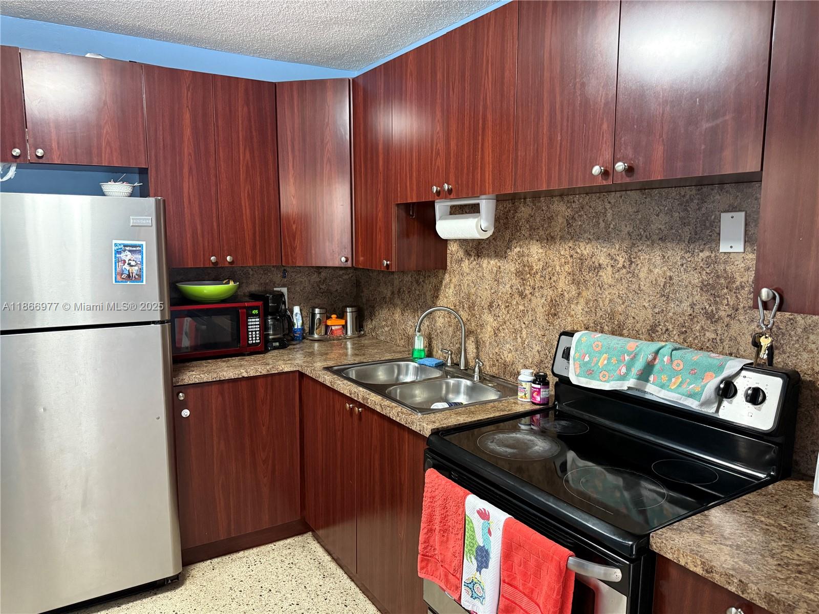 See details / 3264 sq. ft. $ 2025-08-27 0 Photo