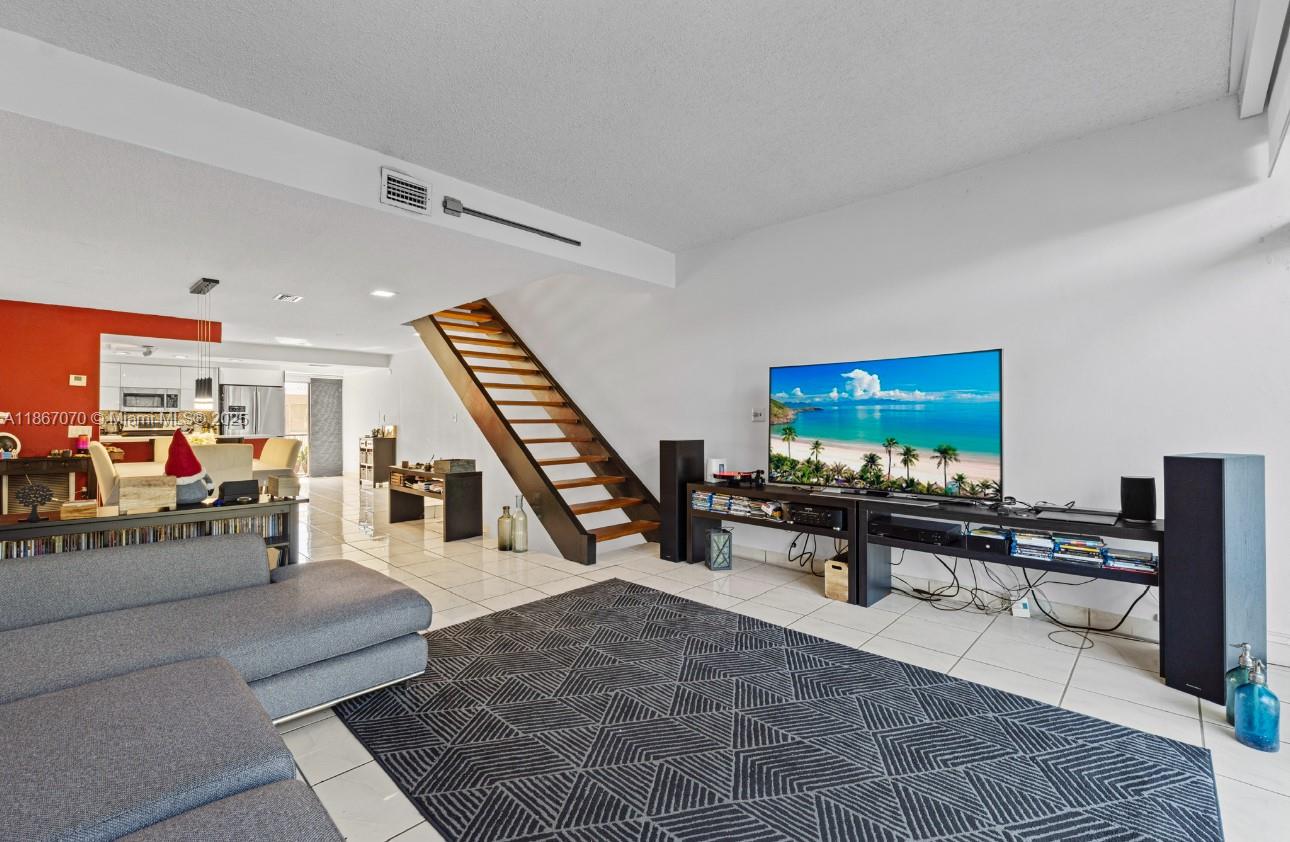 6821 3 / 3 2180 sq. ft. $ 2025-08-28 0 Photo