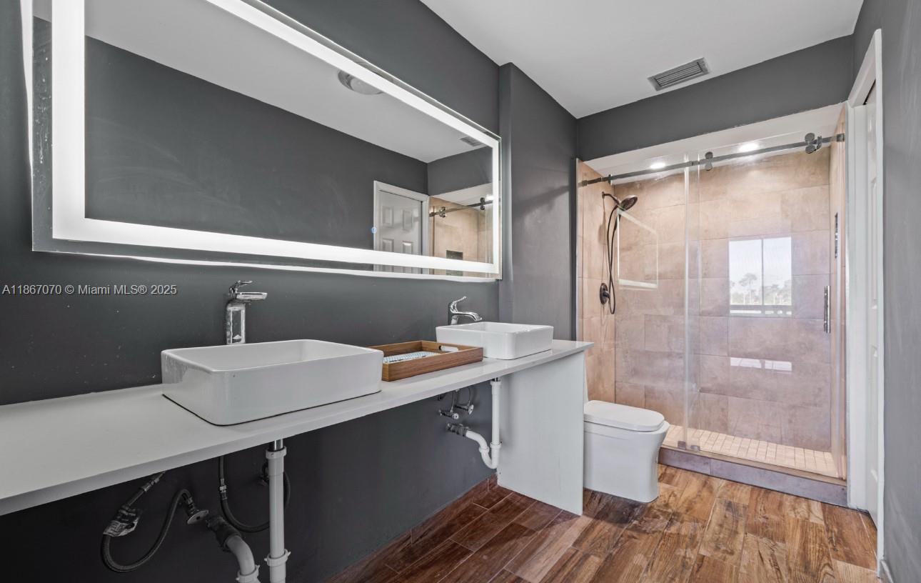 6821 3 / 3 2180 sq. ft. $ 2025-08-28 0 Photo