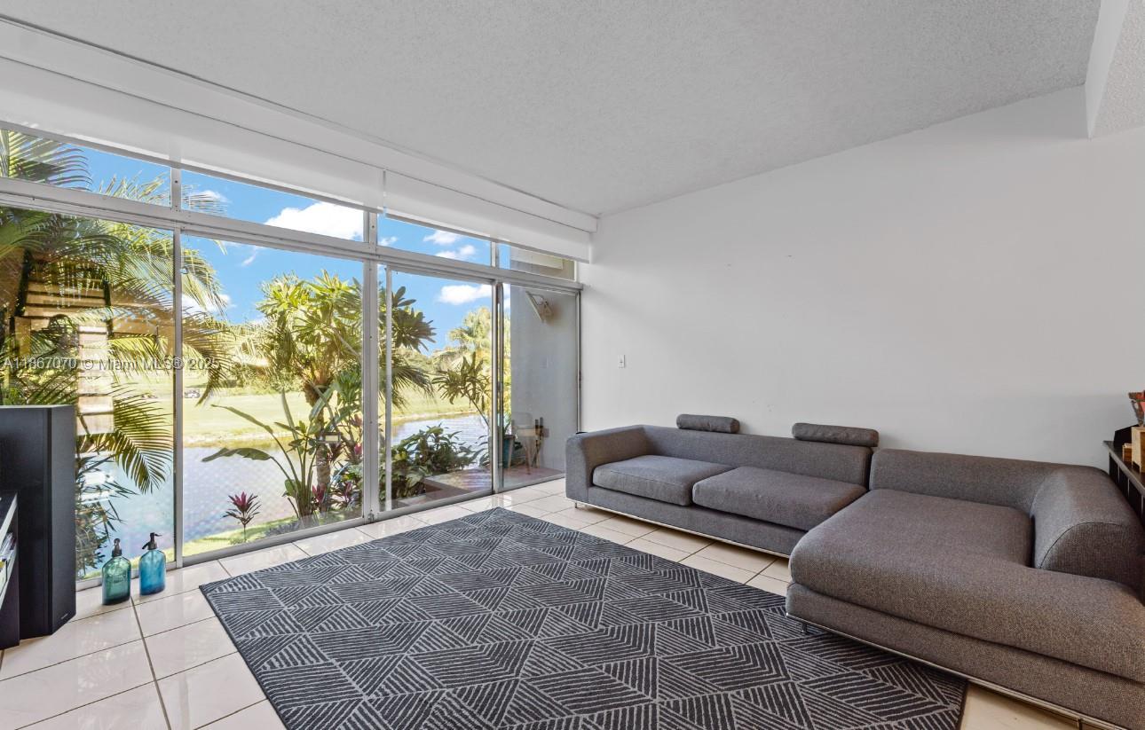 6821 3 / 3 2180 sq. ft. $ 2025-08-28 0 Photo