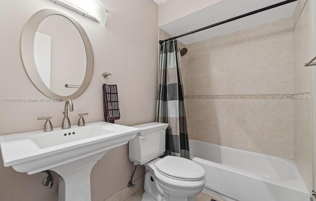 6821 3 / 3 2180 sq. ft. $ 2025-08-28 0 Photo