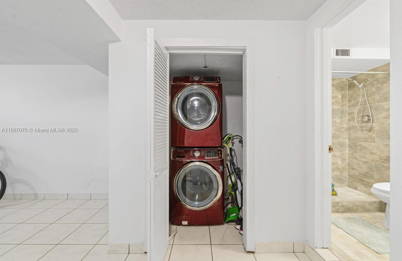 6821 3 / 3 2180 sq. ft. $ 2025-08-28 0 Photo