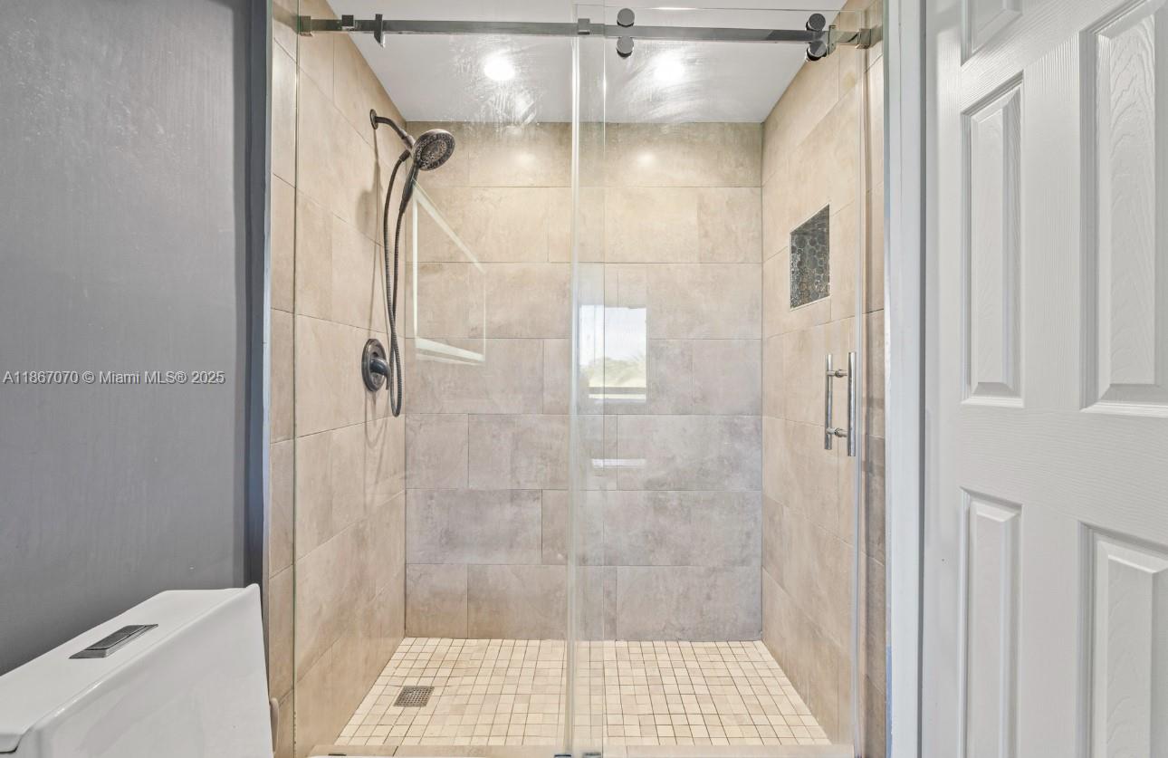 6821 3 / 3 2180 sq. ft. $ 2025-08-28 0 Photo
