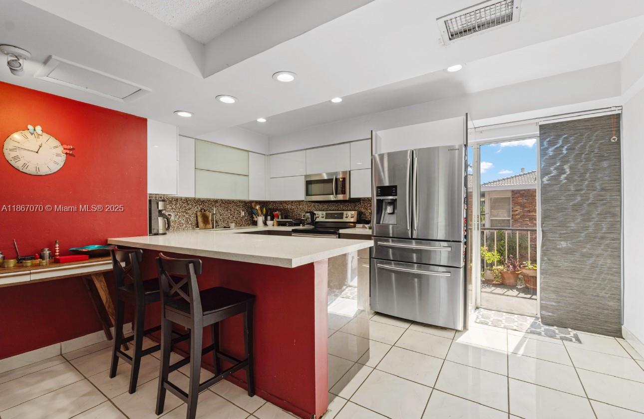 6821 3 / 3 2180 sq. ft. $ 2025-08-28 0 Photo