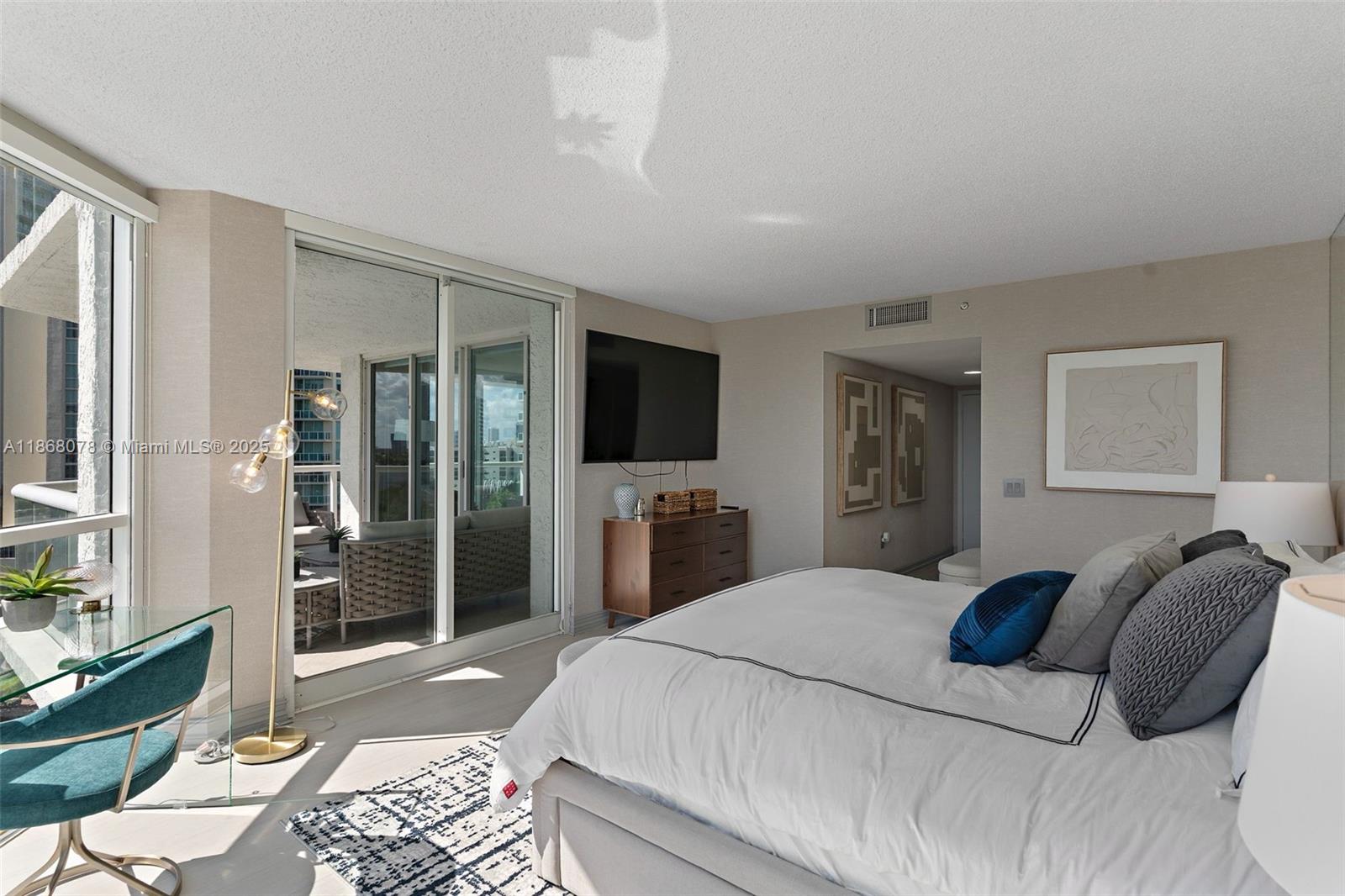 Photo of 16400 Collins Ave  #946, Sunny Isles Beach, Florida, 33160 - 