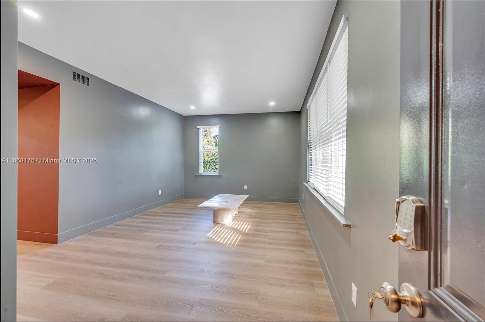 See details / 6614 sq. ft. $ 2025-08-28 0 Photo