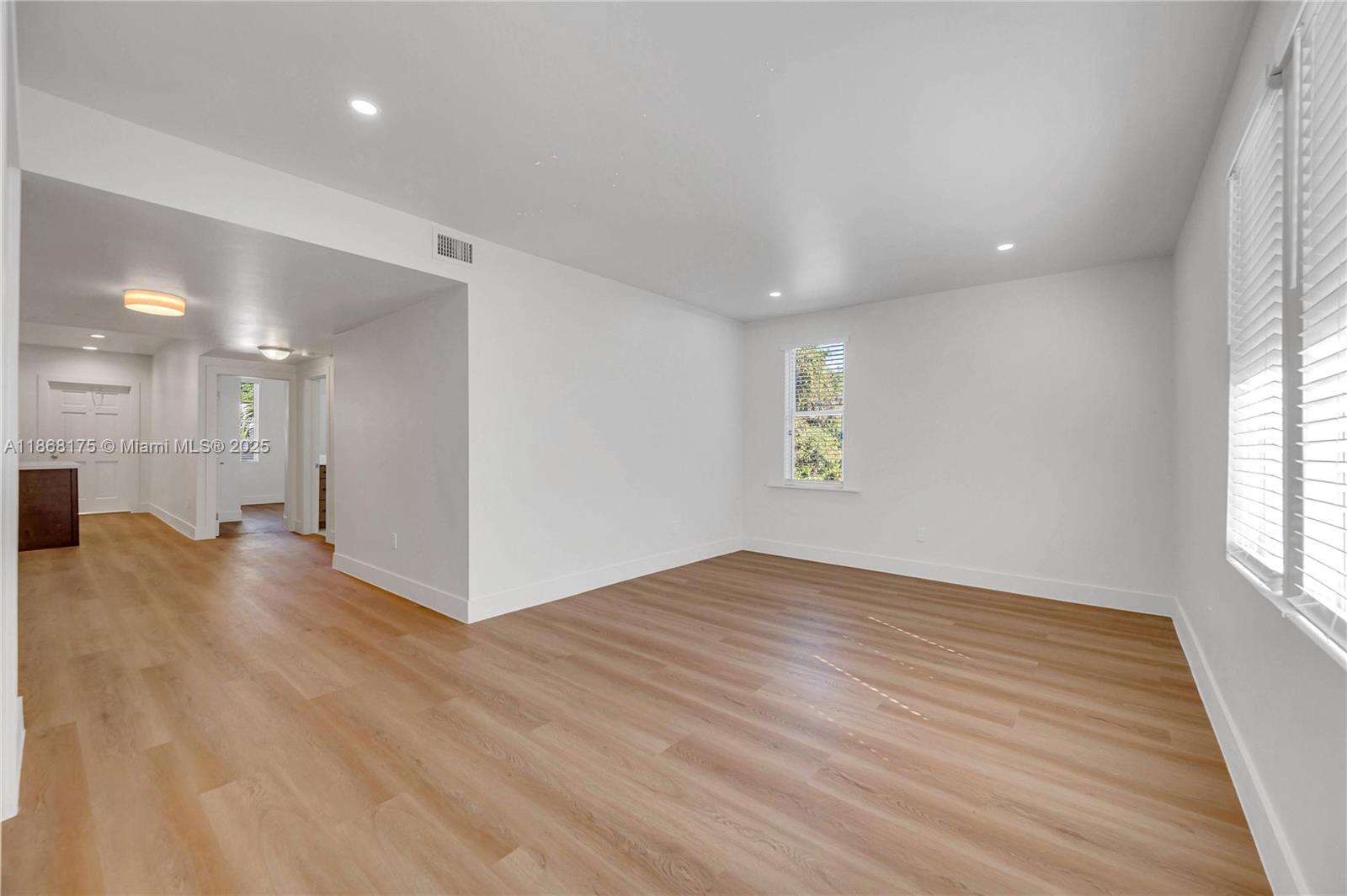See details / 6614 sq. ft. $ 2025-08-28 0 Photo