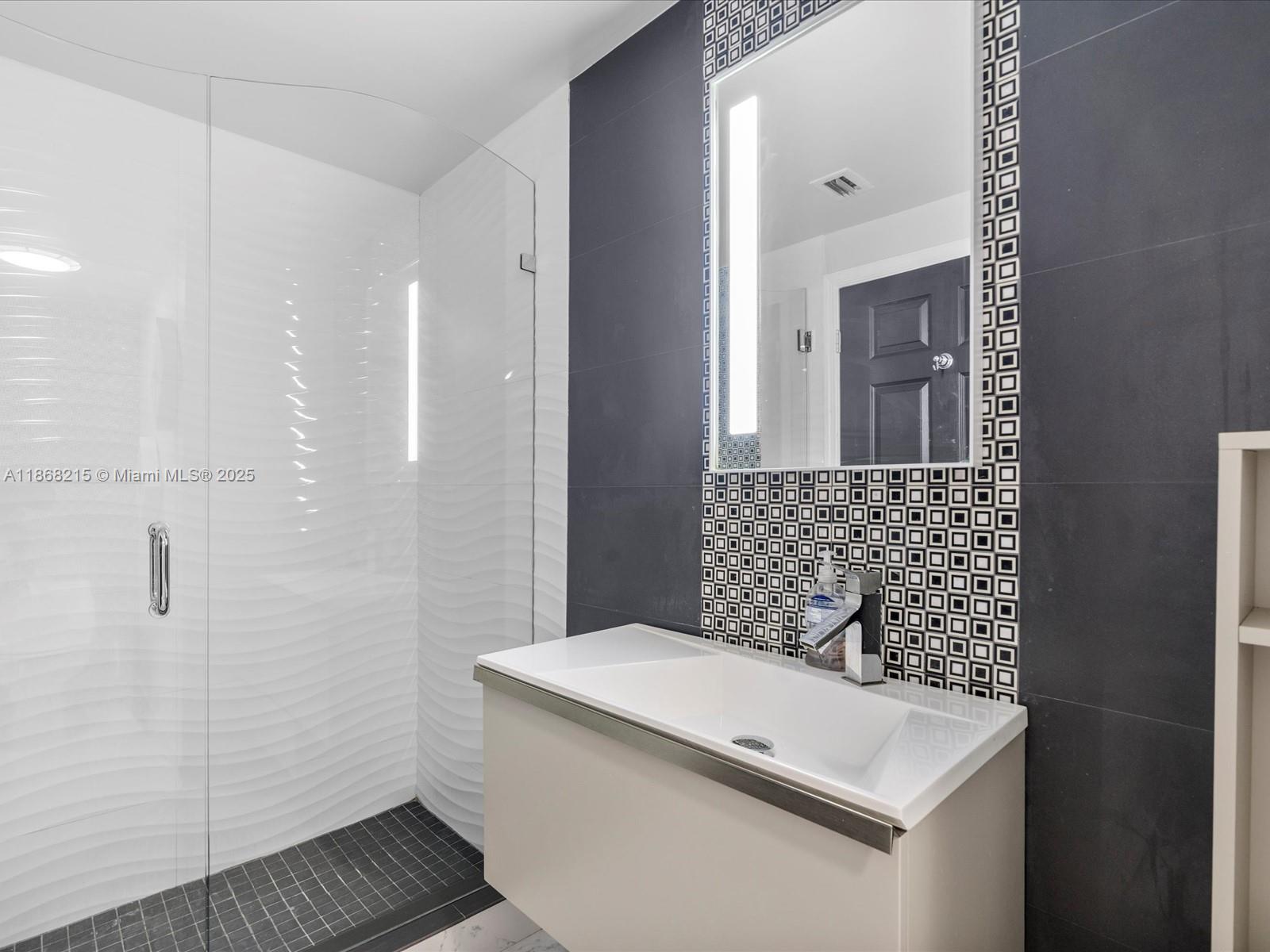 Photo of 6001 Ocean Dr  #1203, Hollywood, Florida, 33019 - 