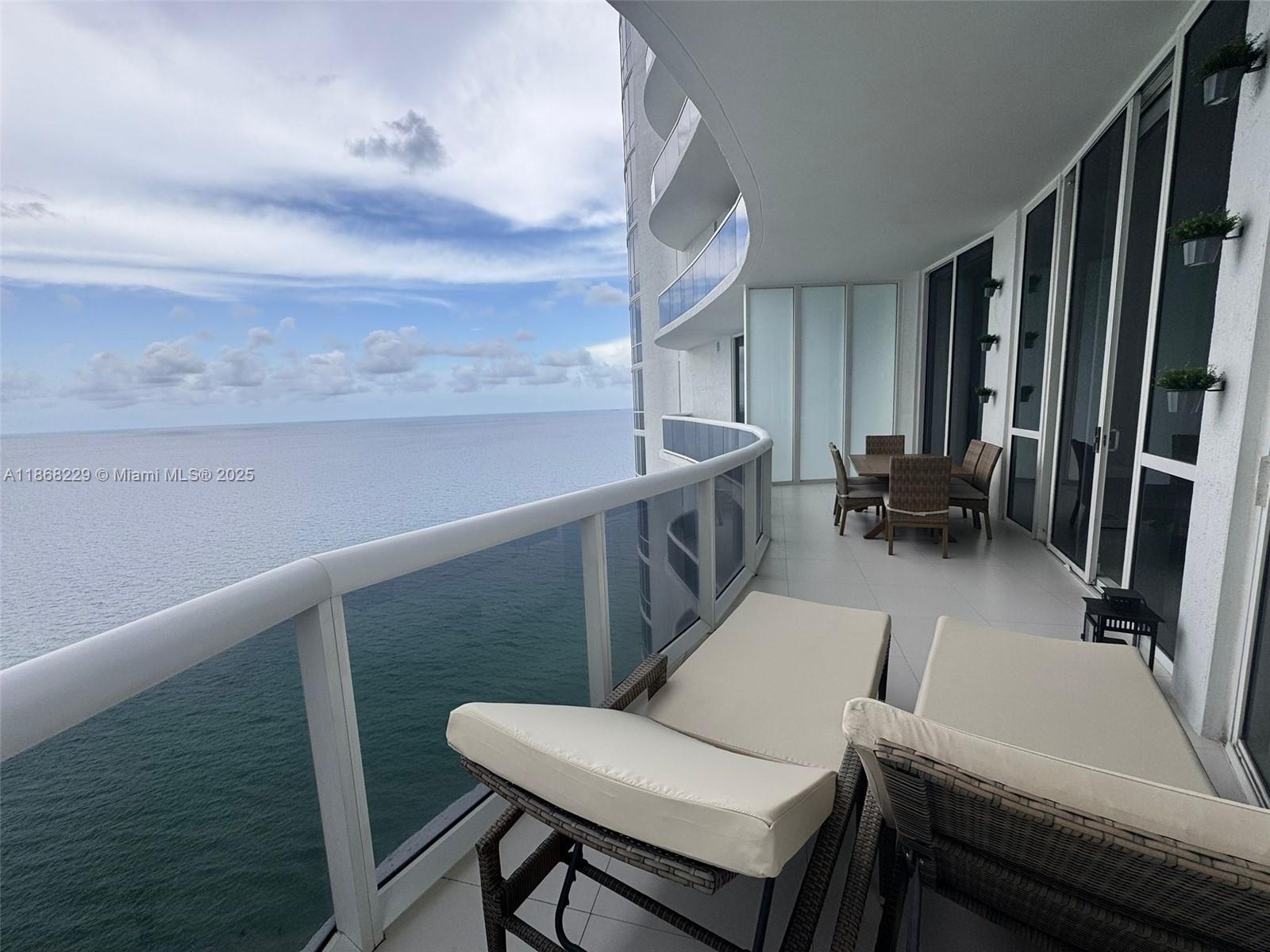 See details 3403 2 / 3 1962 sq. ft. $ 2025-08-28 0 Photo