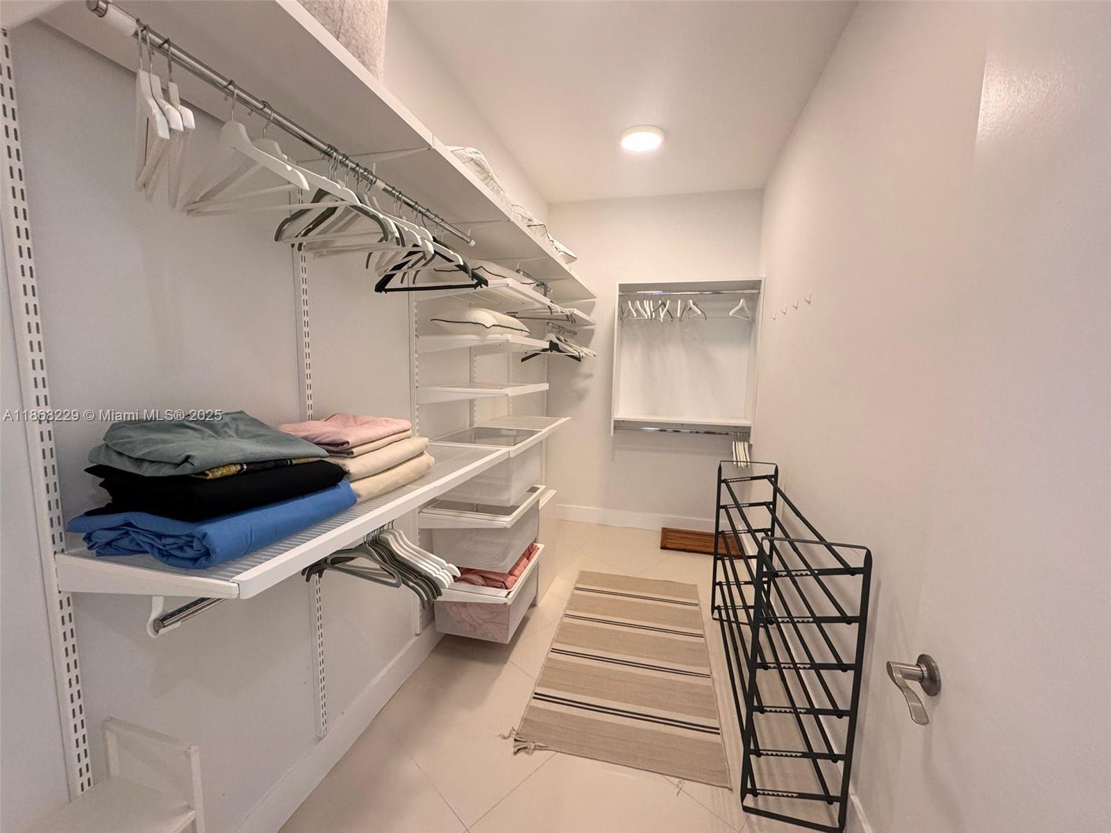 See details 3403 2 / 3 1962 sq. ft. $ 2025-08-28 0 Photo