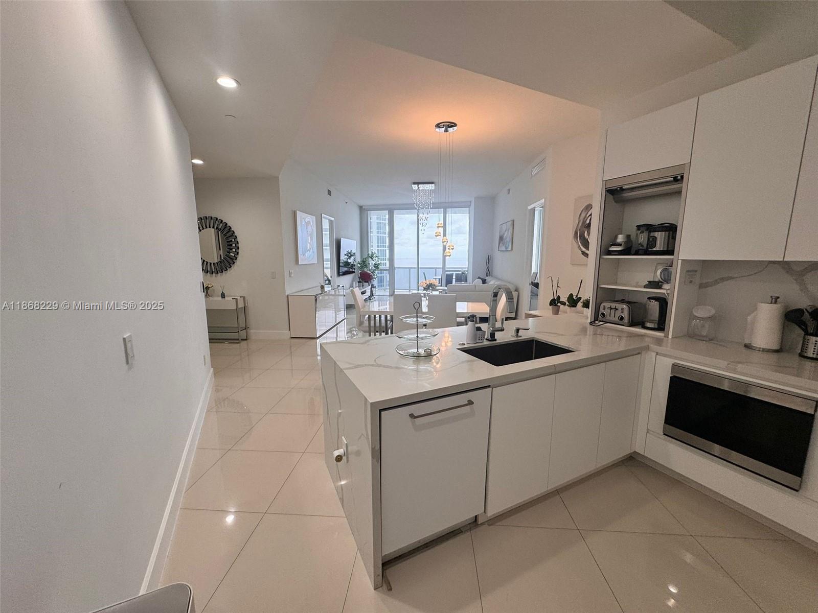 See details 3403 2 / 3 1962 sq. ft. $ 2025-08-28 0 Photo