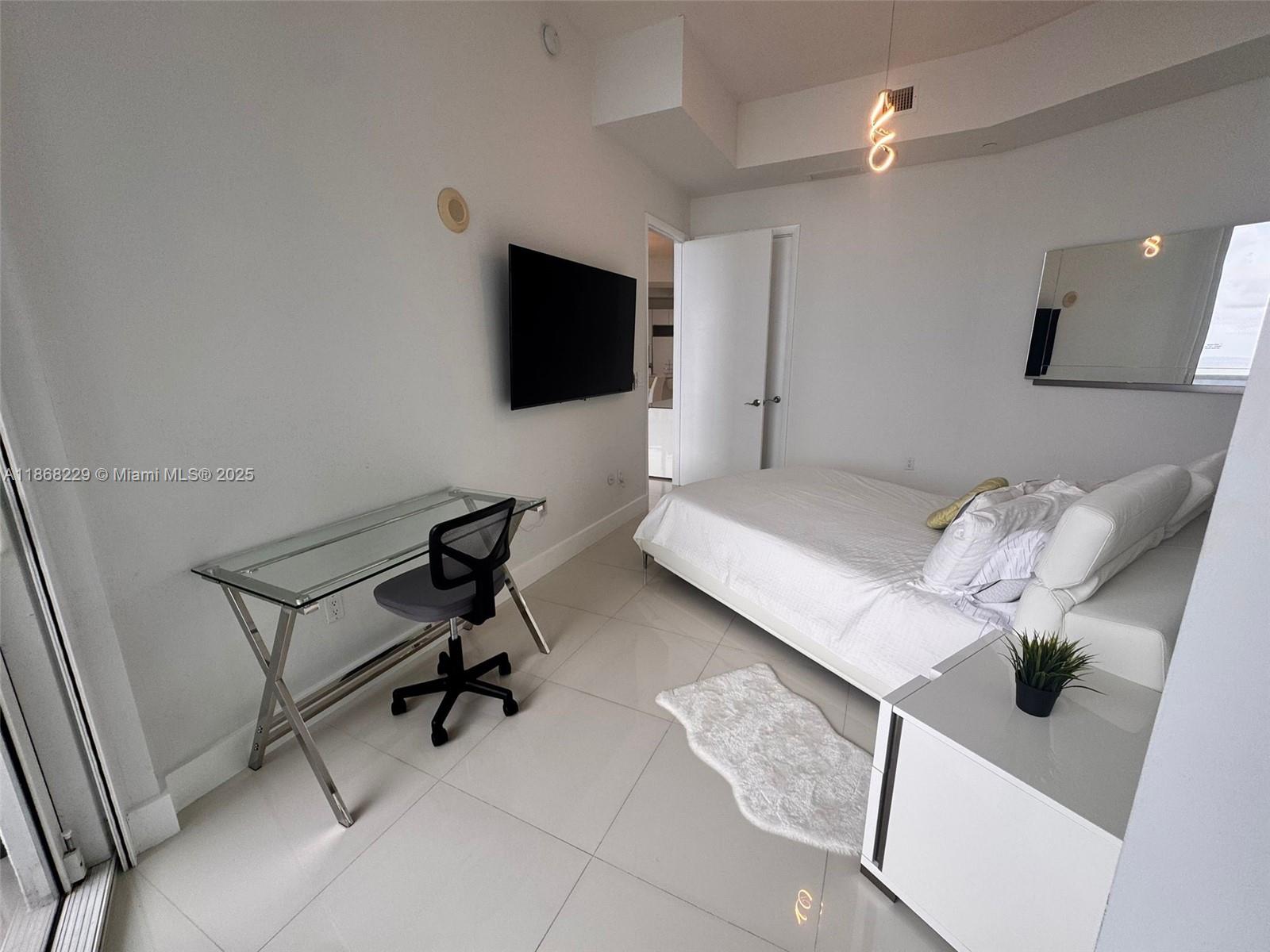 See details 3403 2 / 3 1962 sq. ft. $ 2025-08-28 0 Photo