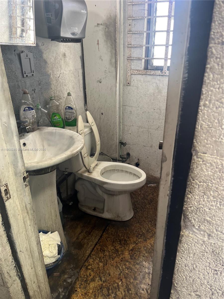 See details / sq. ft. $ 2025-08-28 0 Photo