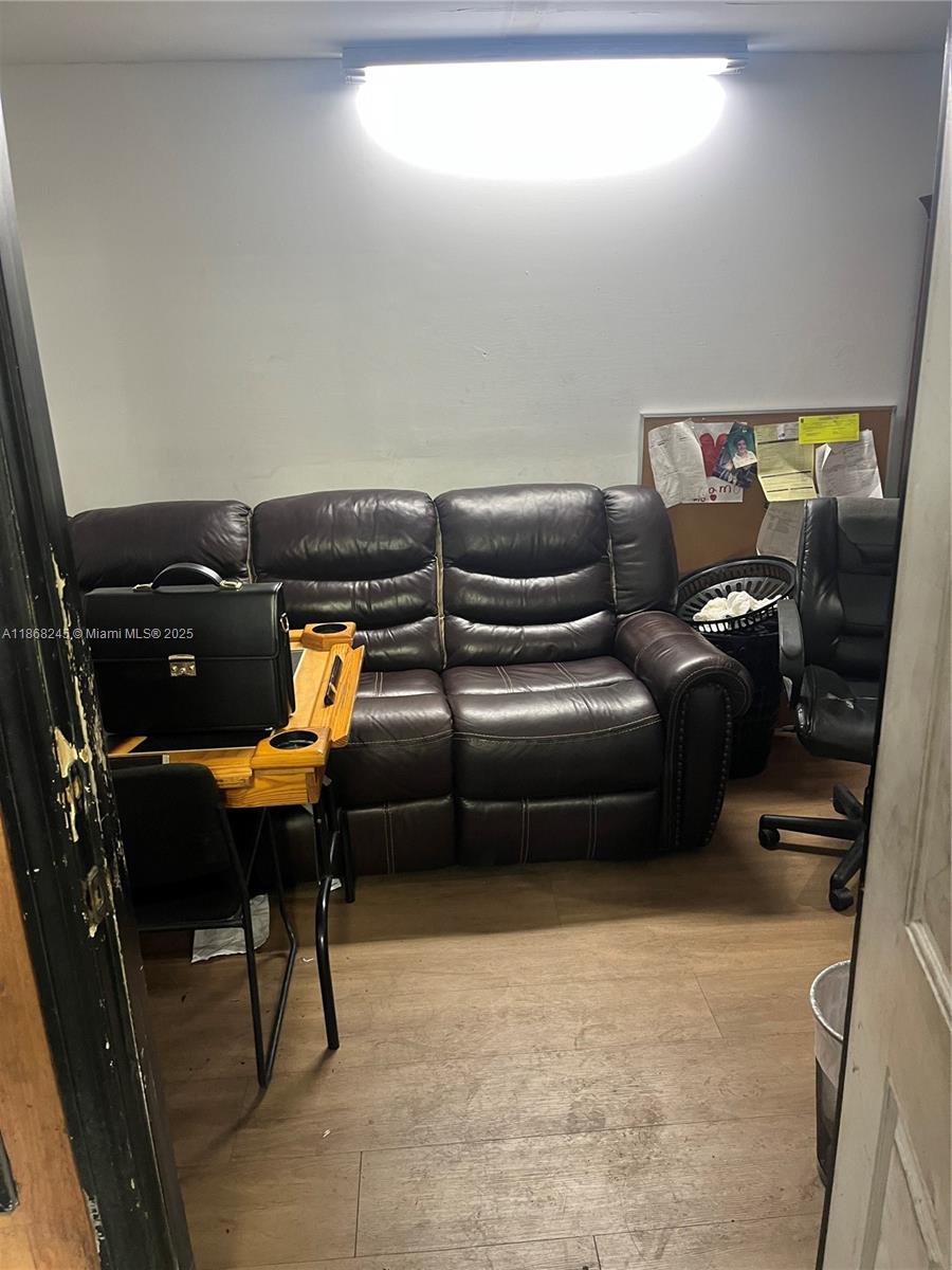 See details / sq. ft. $ 2025-08-28 0 Photo
