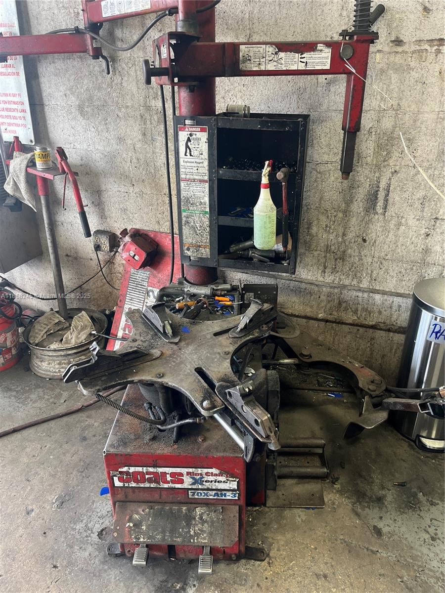 See details / sq. ft. $ 2025-08-28 0 Photo