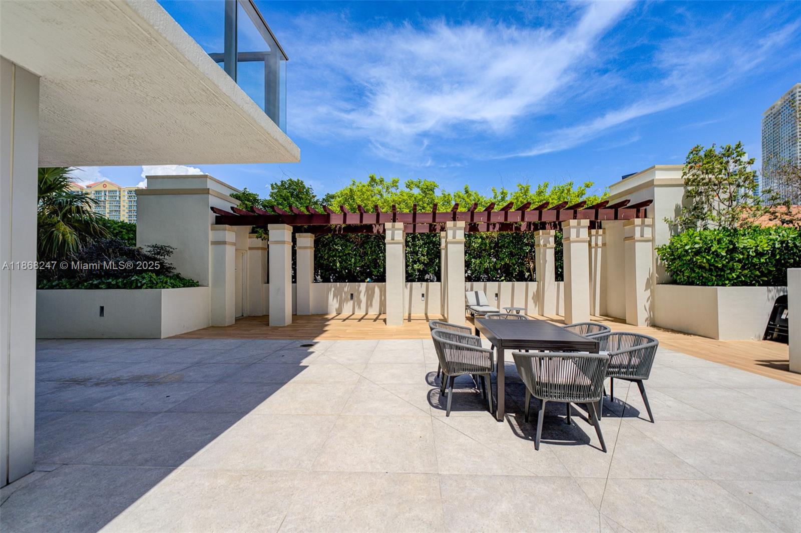 See details 4-501 3 / 4 1865 sq. ft. $ 2025-08-28 0 Photo