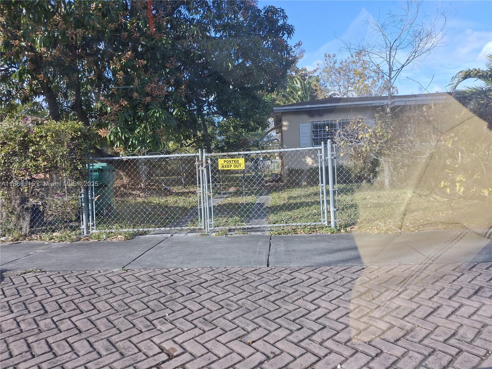 See details 1561 3 / 2 1667 sq. ft. $ 2025-08-28 0 Photo