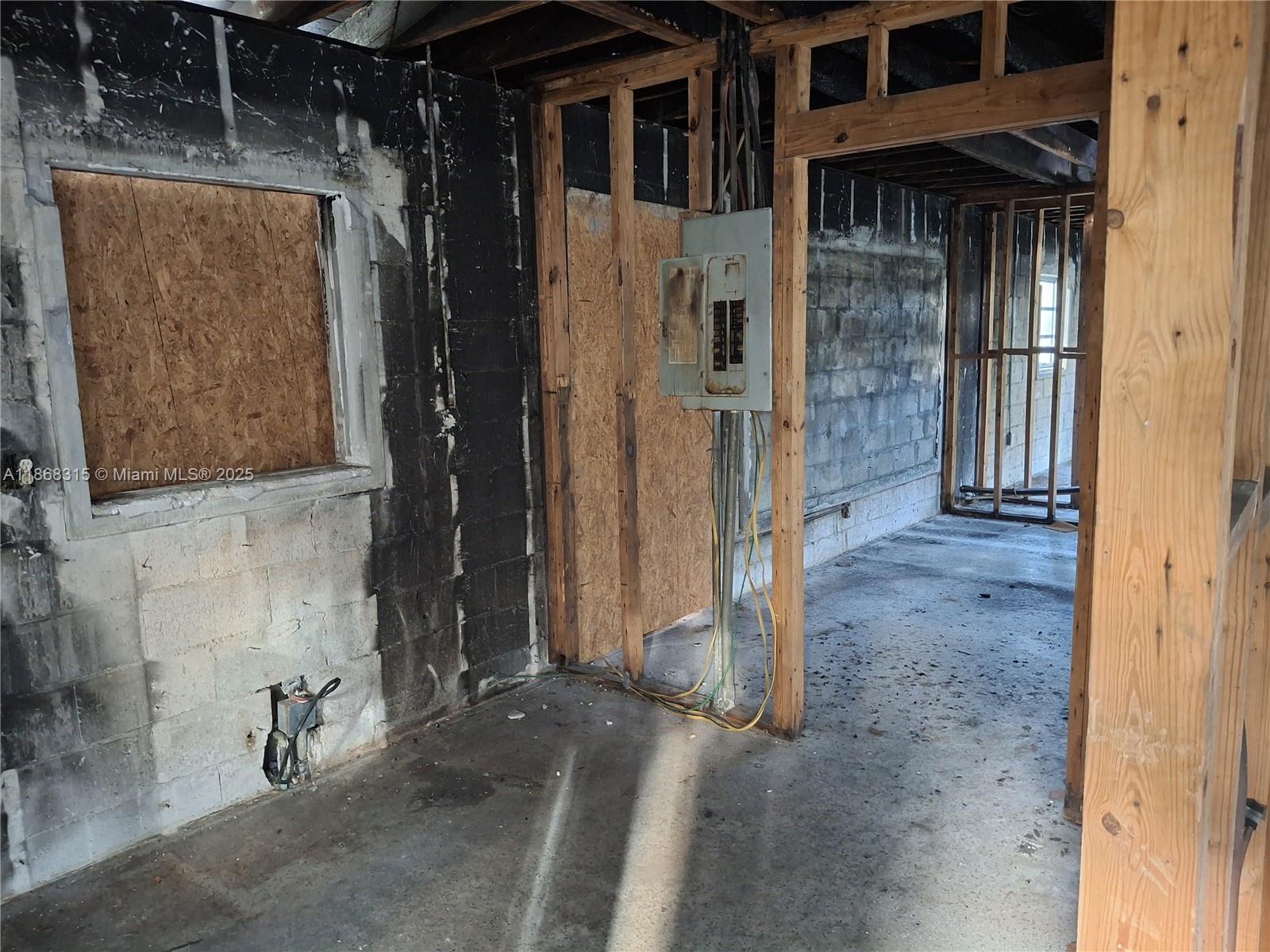 See details 1561 3 / 2 1667 sq. ft. $ 2025-08-28 0 Photo