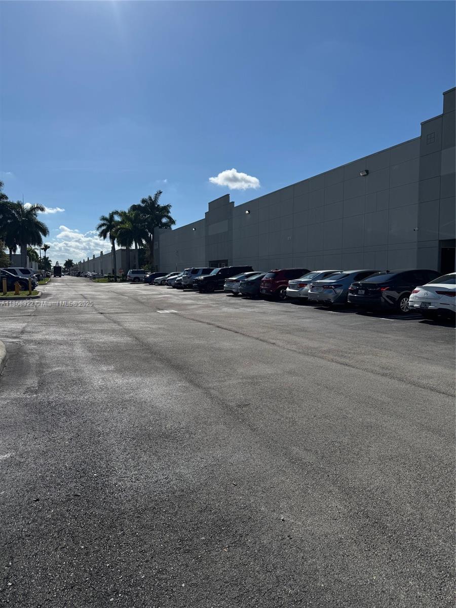 See details / sq. ft. $ 2025-08-28 0 Photo