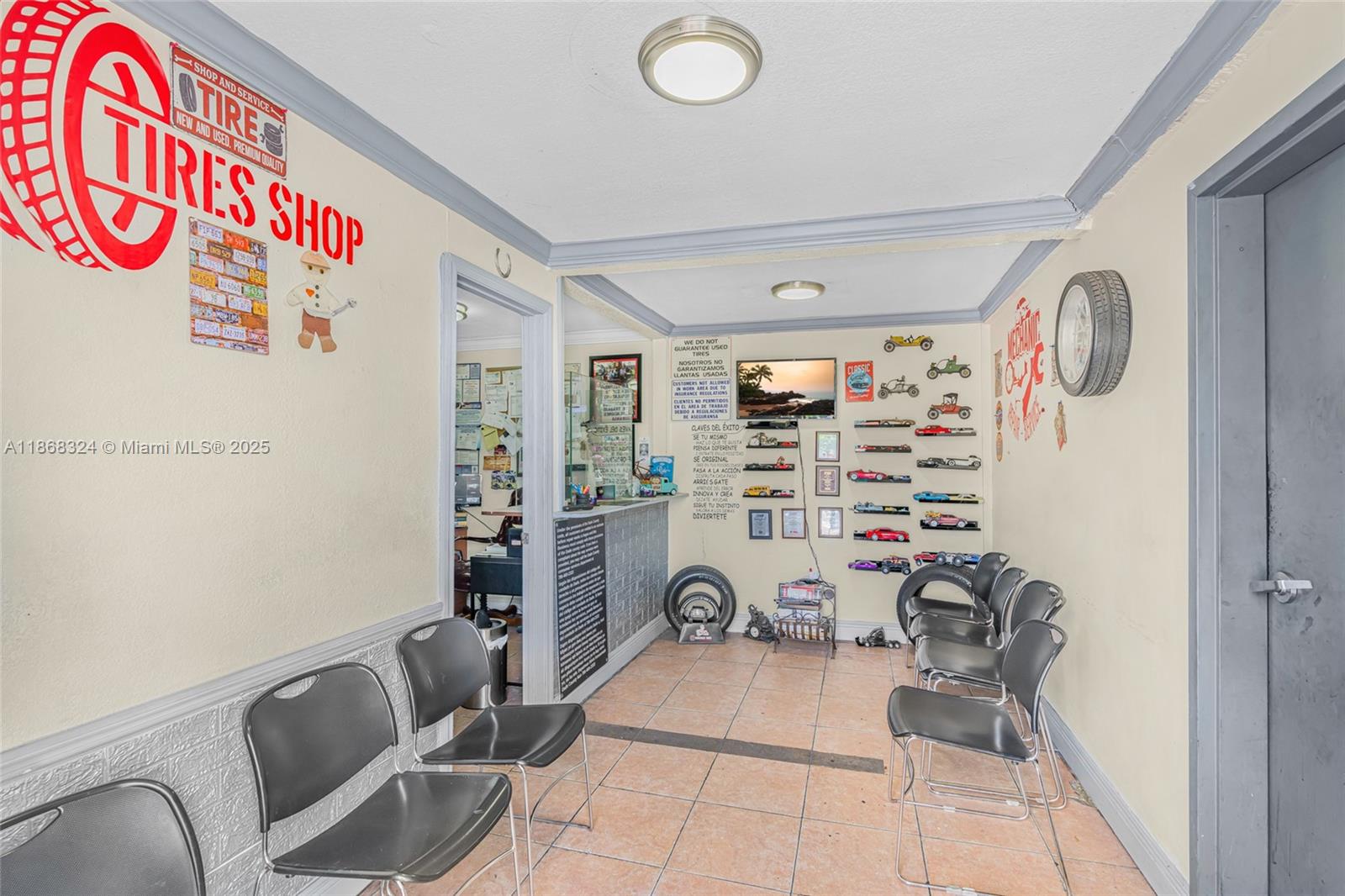   /   кв.футов $ 2025-08-28 0 Фото