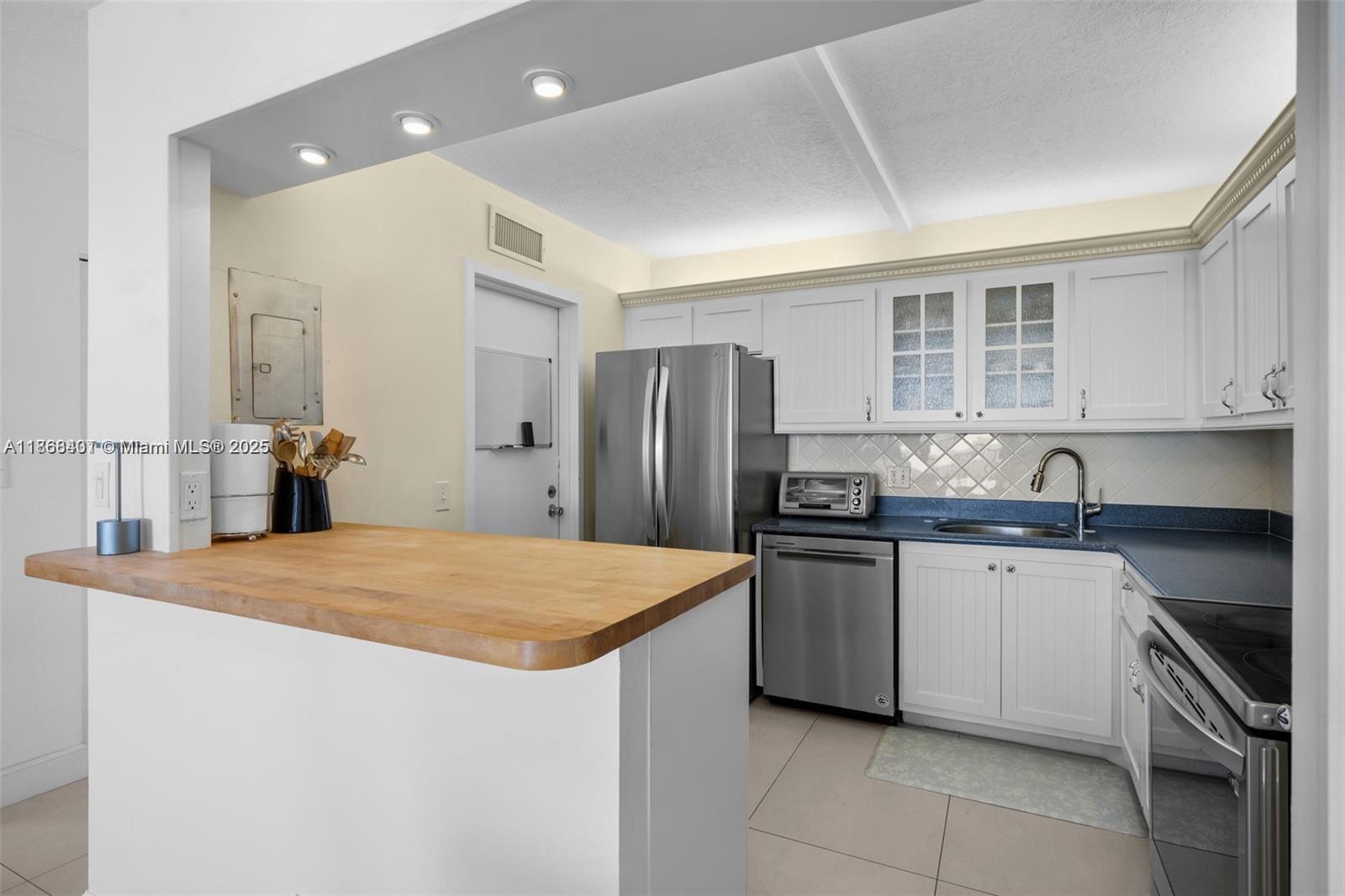 Photo of 2201 Ocean Dr  #1102, Hollywood, Florida, 33019 - 