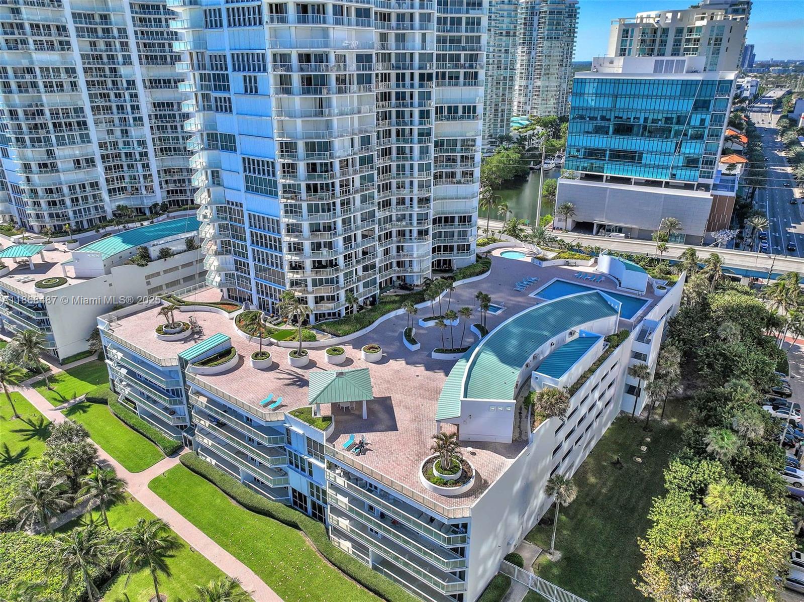 Photo of 16445 Collins Ave  #925, Sunny Isles Beach, Florida, 33160 - Pool Deck