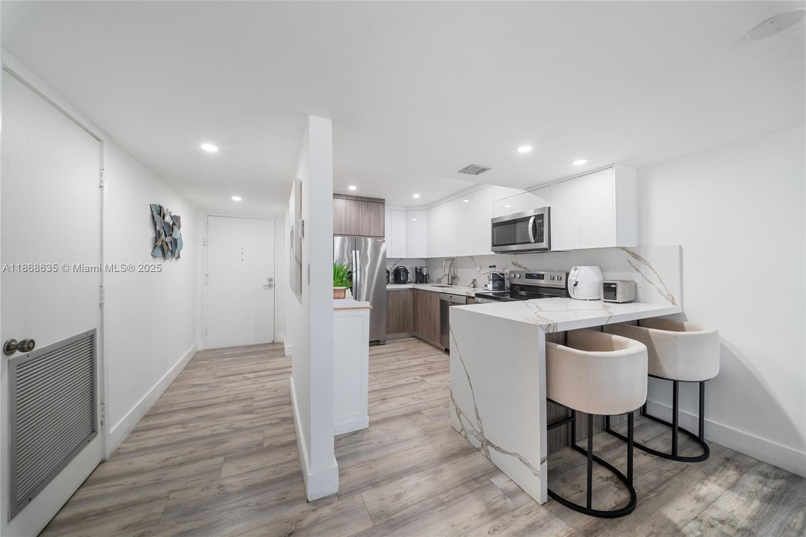 Photo of 2401 Ocean Dr  #2304, Hollywood, Florida, 33019 - 