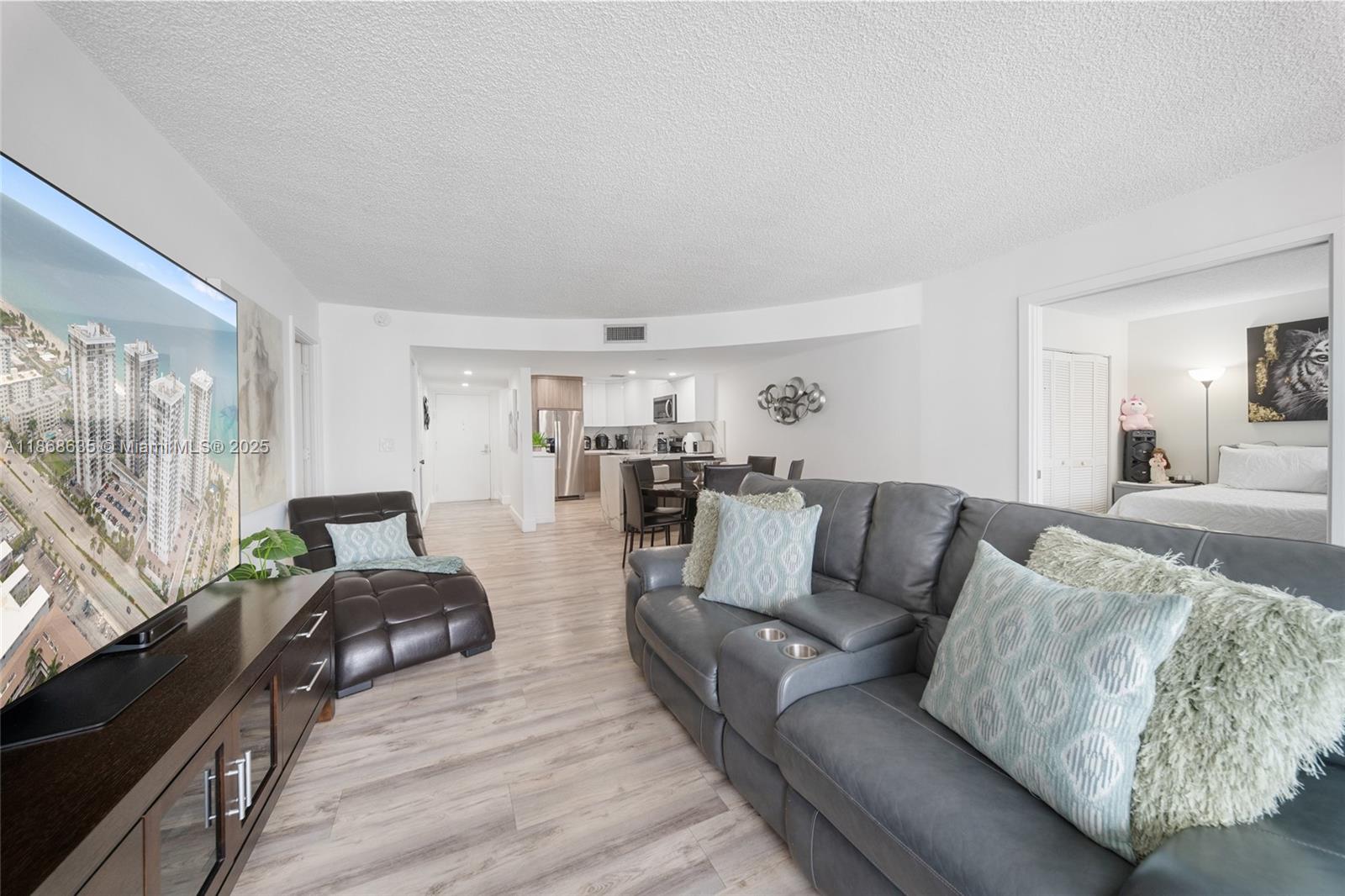 Photo of 2401 Ocean Dr  #2304, Hollywood, Florida, 33019 - 