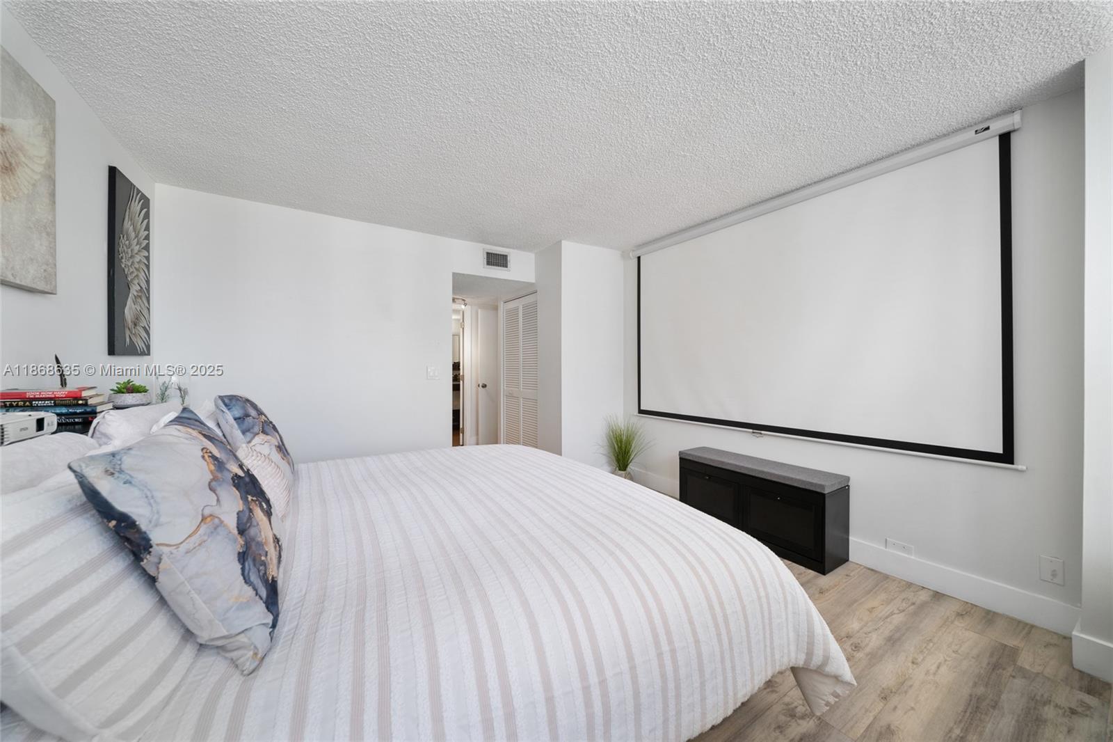 Photo of 2401 Ocean Dr  #2304, Hollywood, Florida, 33019 - 