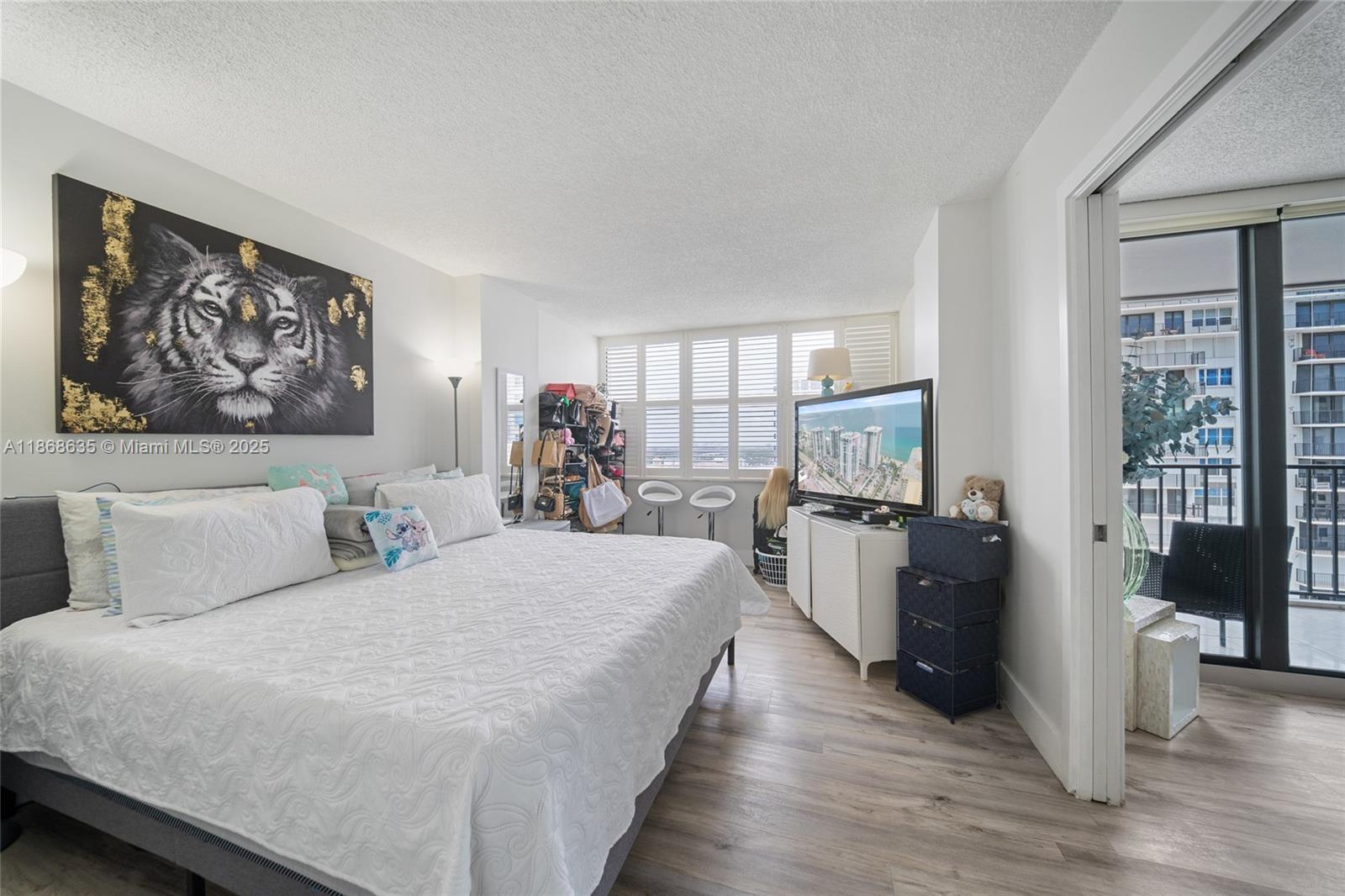 Photo of 2401 Ocean Dr  #2304, Hollywood, Florida, 33019 - 