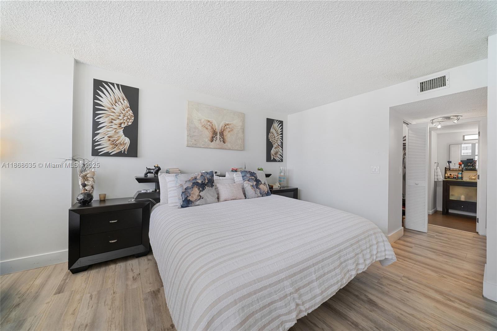 Photo of 2401 Ocean Dr  #2304, Hollywood, Florida, 33019 - 