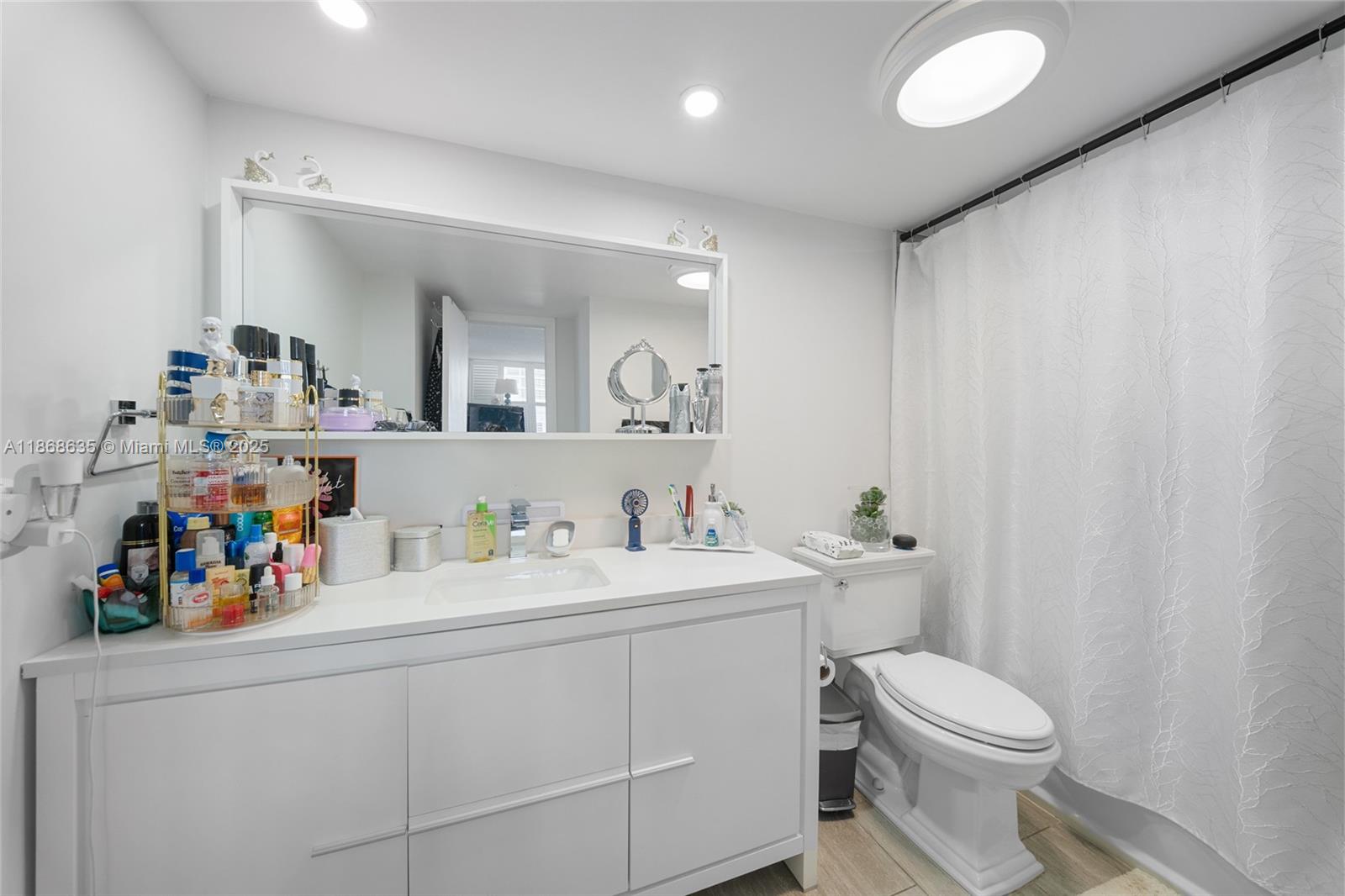 Photo of 2401 Ocean Dr  #2304, Hollywood, Florida, 33019 - 