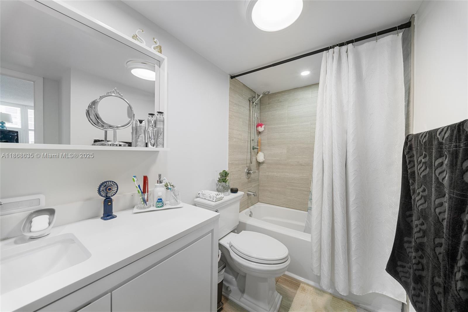 Photo of 2401 Ocean Dr  #2304, Hollywood, Florida, 33019 - 