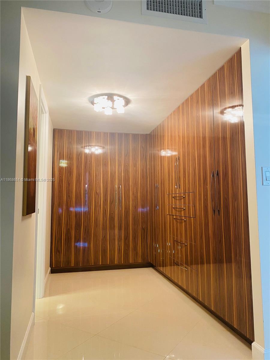 See details 507 2 / 2 1070 sq. ft. $ 2025-08-28 0 Photo
