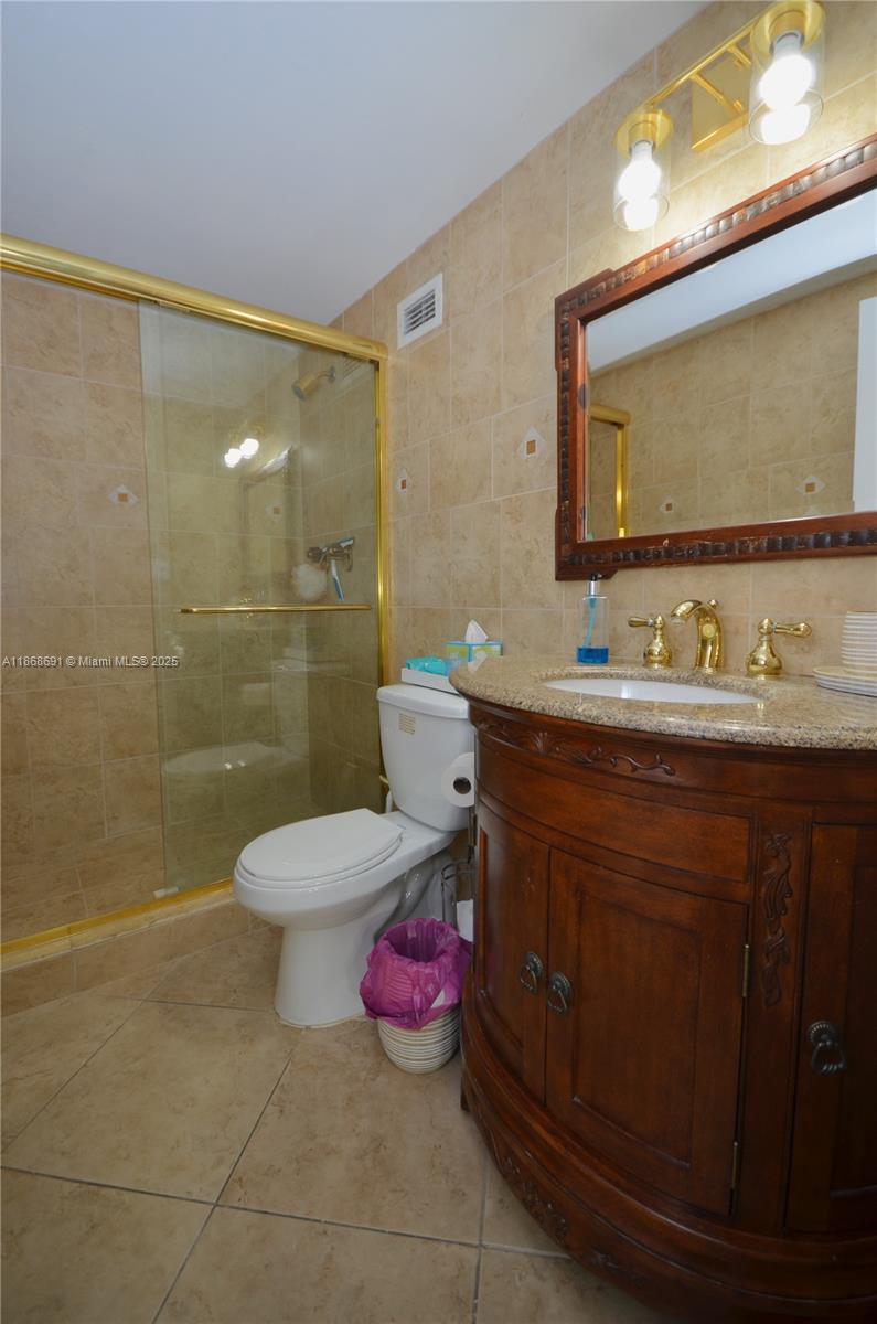 Photo of 3725 Ocean Dr  #1022, Hollywood, Florida, 33019 - 