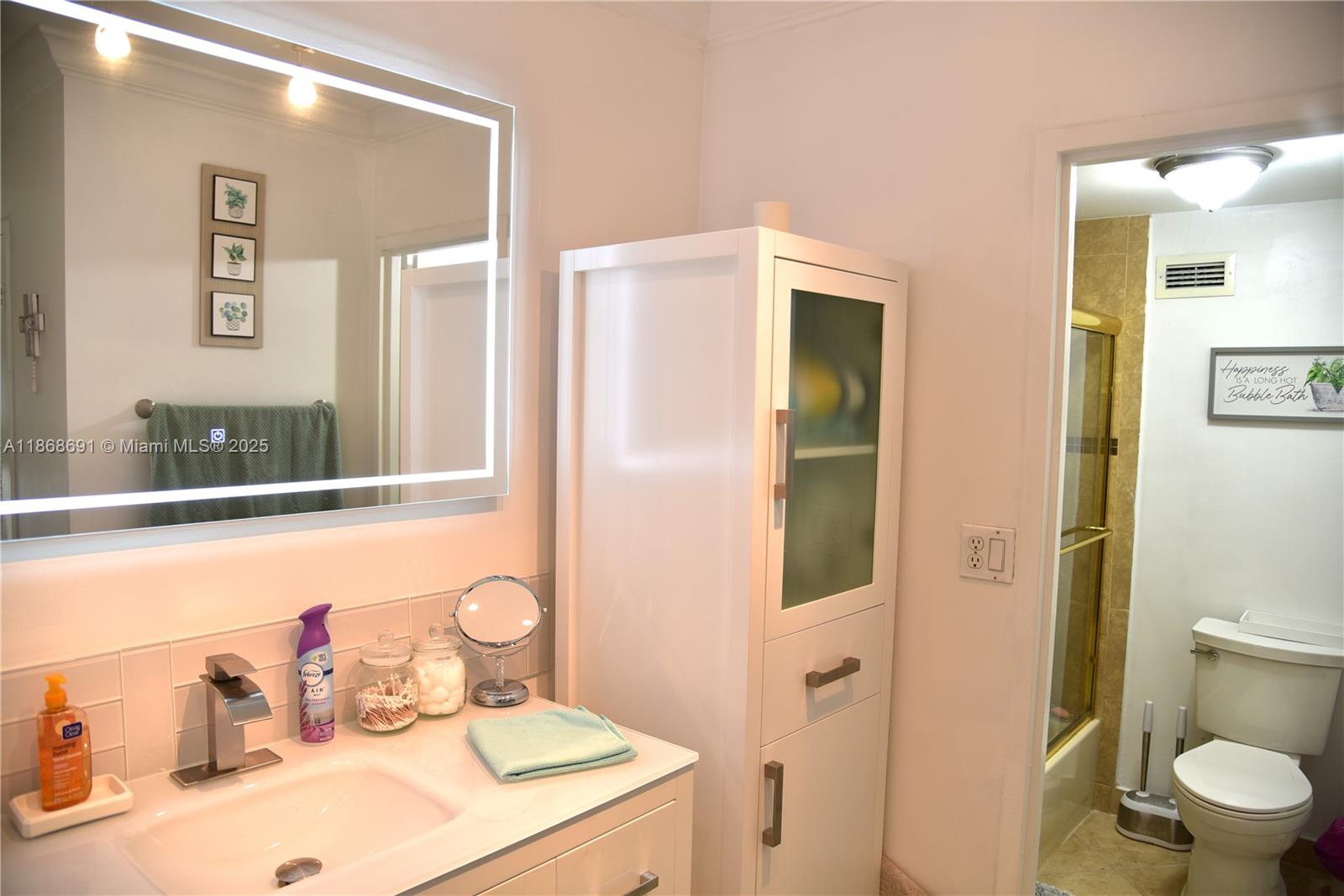 Photo of 3725 Ocean Dr  #1022, Hollywood, Florida, 33019 - 