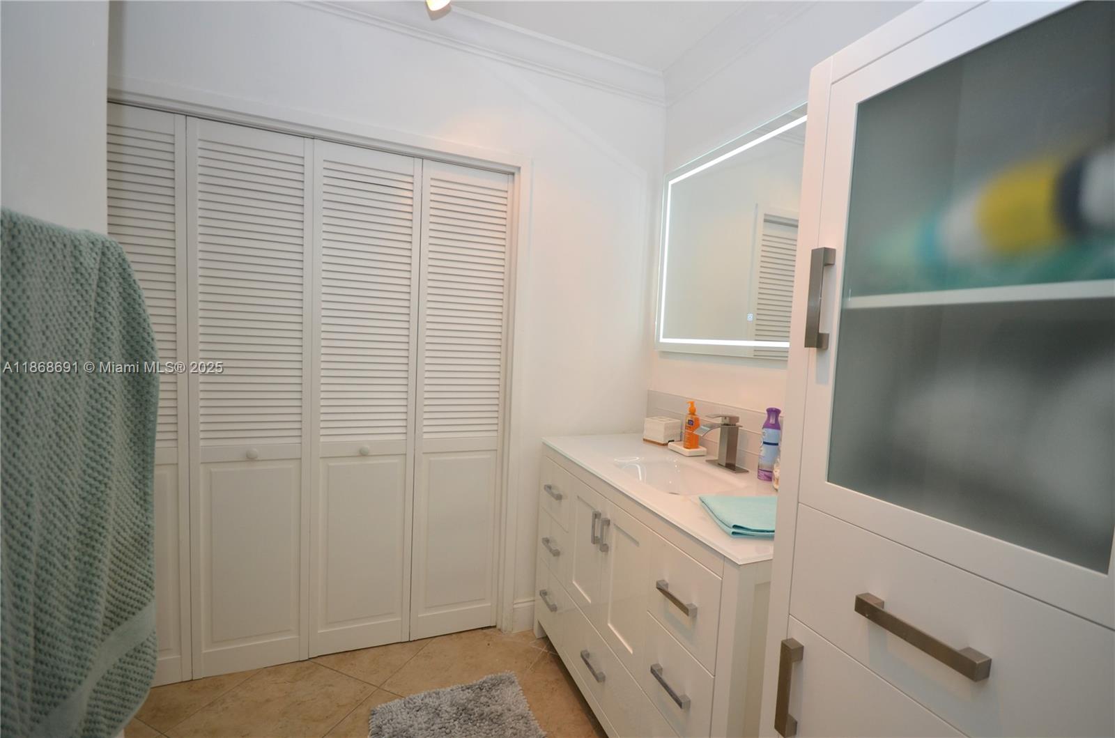 Photo of 3725 Ocean Dr  #1022, Hollywood, Florida, 33019 - 