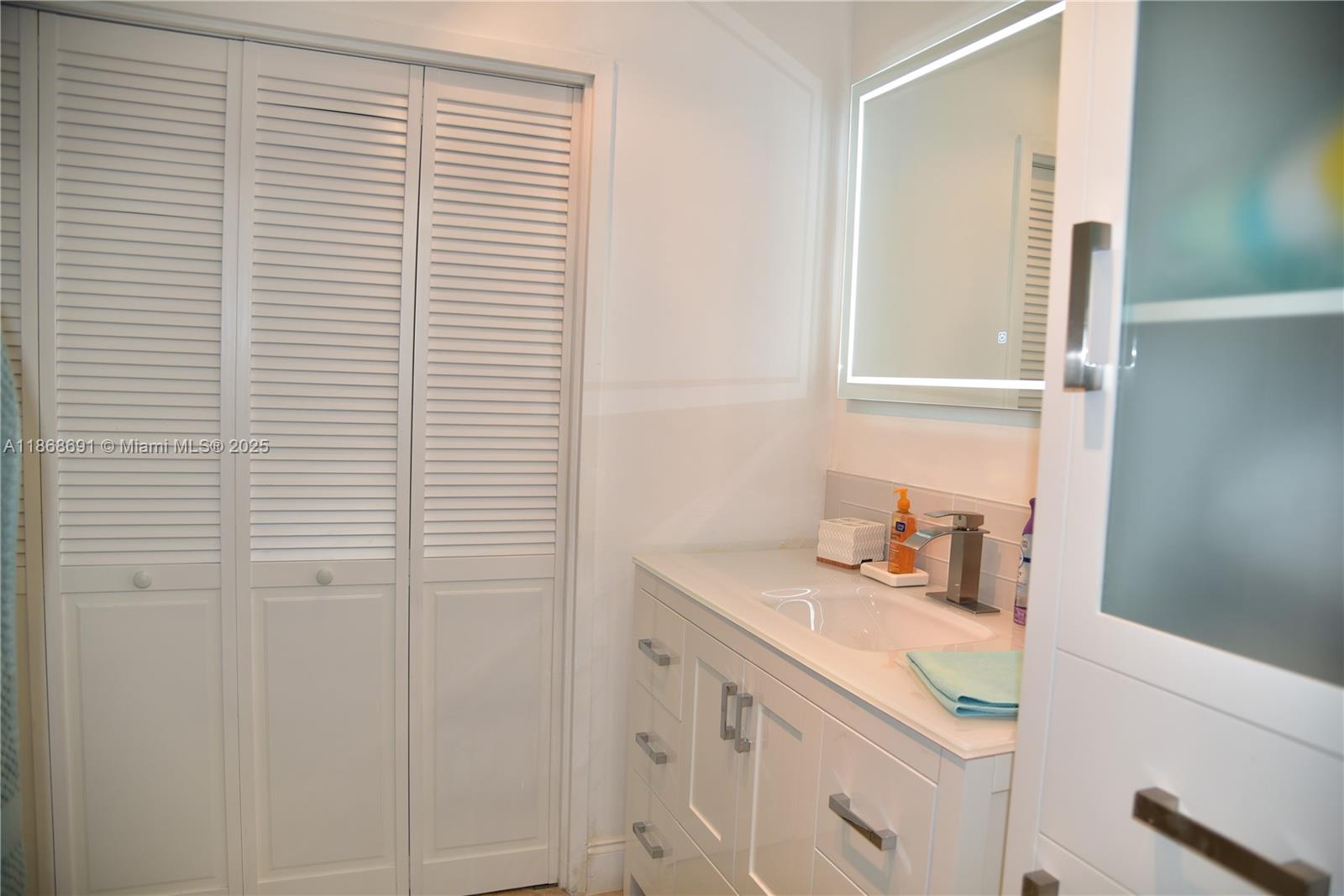 Photo of 3725 Ocean Dr  #1022, Hollywood, Florida, 33019 - 